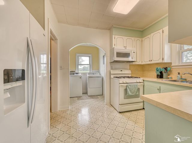 906 Michigan Avenue, Monroe, MI 48162