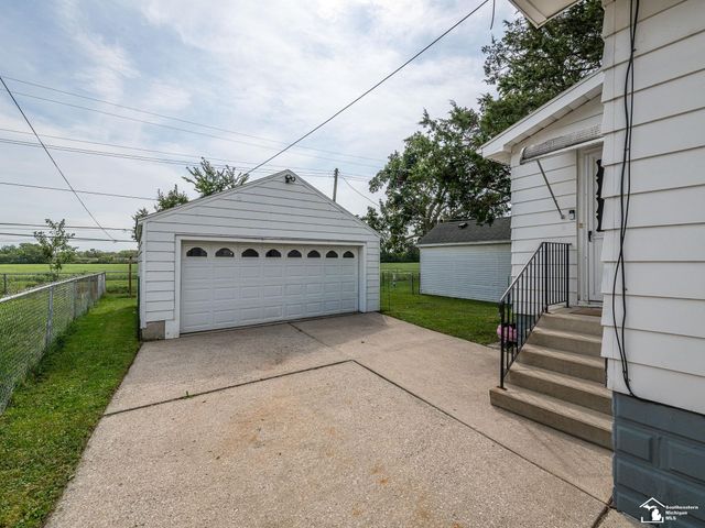 906 Michigan Avenue, Monroe, MI 48162