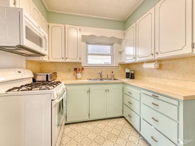 906 Michigan Avenue, Monroe, MI 48162