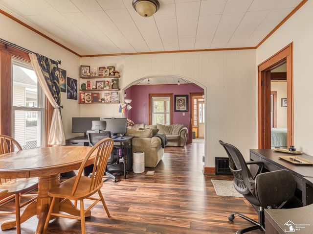 906 Michigan Avenue, Monroe, MI 48162