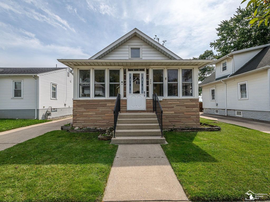 906 Michigan Avenue, Monroe, MI 48162