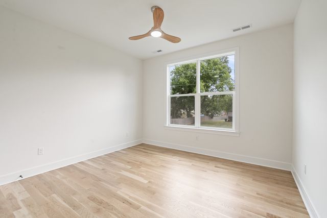 312 McKennell Dr, Nashville, TN 37206