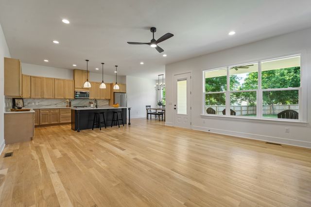 312 McKennell Dr, Nashville, TN 37206