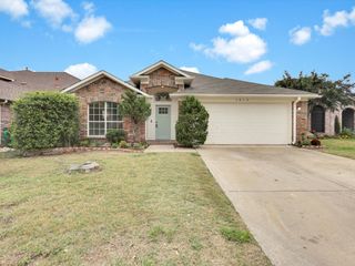 1013 Grand Central Parkway, Saginaw, TX 76131