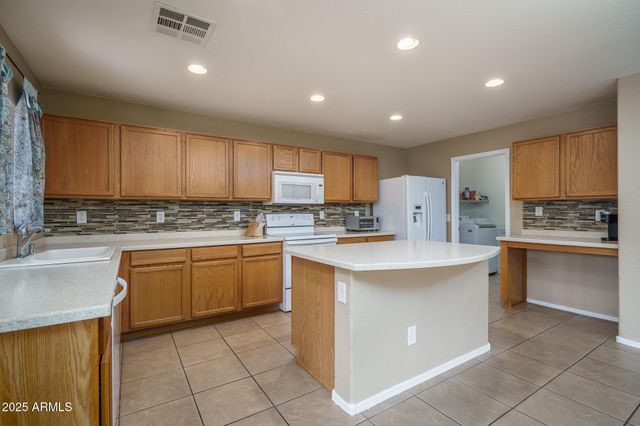 11830 W FOOTHILL Drive, Sun City, AZ 85373