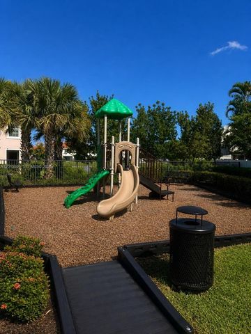 6835 Broadwater Ln, Lake Worth, FL 33467