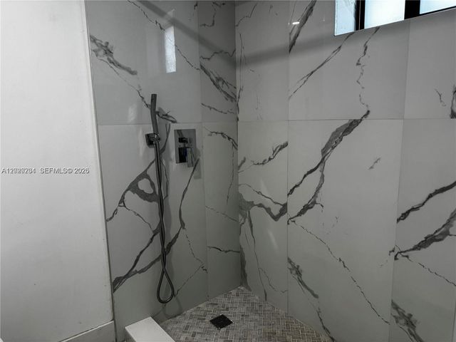 5420 W 21st Ct 110, Hialeah, FL 33016