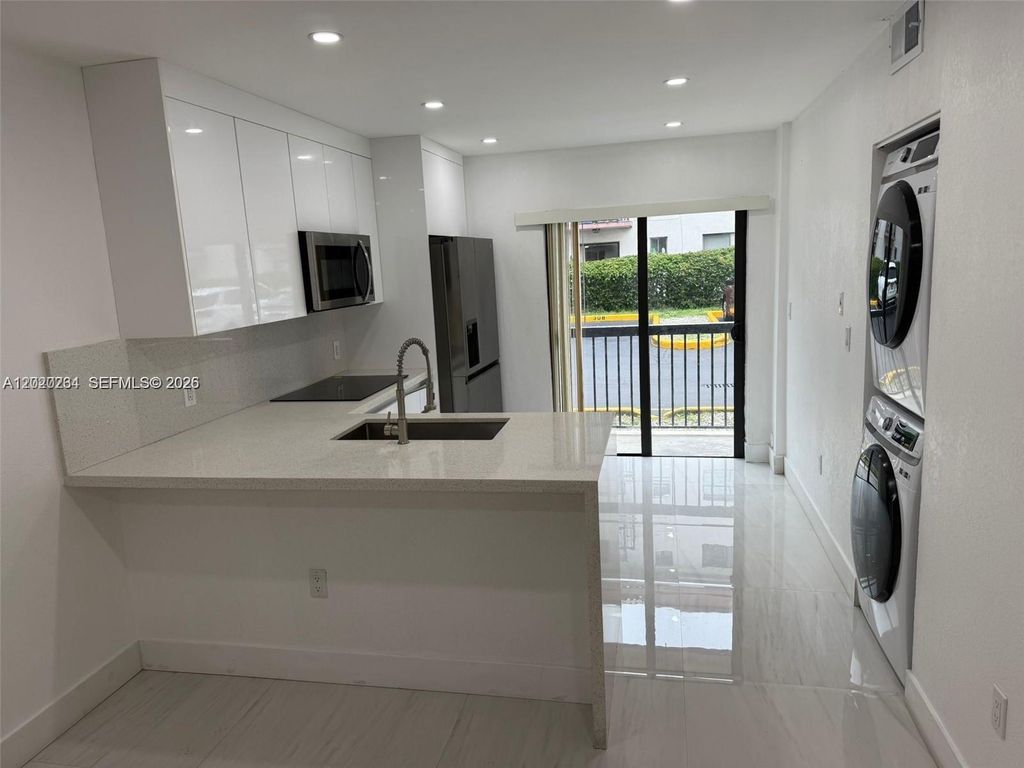 5420 W 21st Ct 110, Hialeah, FL 33016