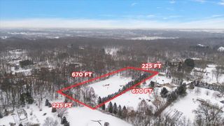 700 W Maple Road, Milford Charter Township, MI 48381