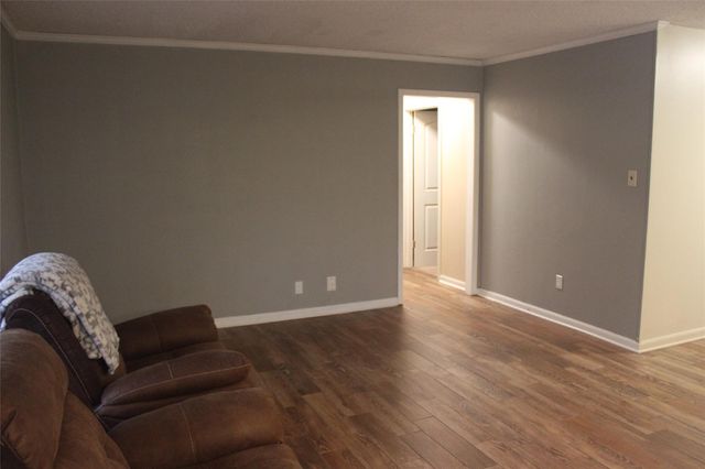 265 Wayne Drive, Clute, TX 77531