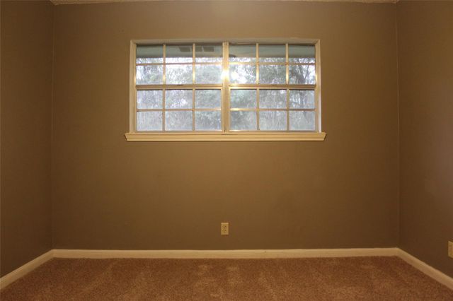 265 Wayne Drive, Clute, TX 77531