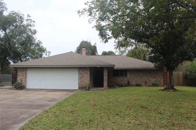 265 Wayne Drive, Clute, TX 77531