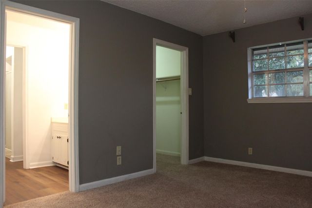 265 Wayne Drive, Clute, TX 77531