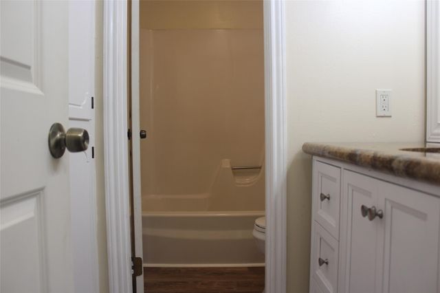 265 Wayne Drive, Clute, TX 77531