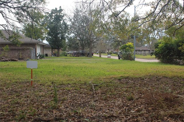 265 Wayne Drive, Clute, TX 77531