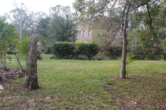 265 Wayne Drive, Clute, TX 77531