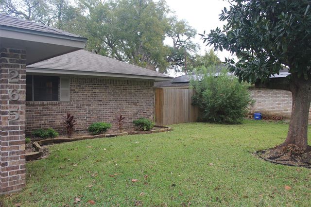 265 Wayne Drive, Clute, TX 77531