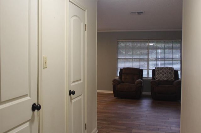 265 Wayne Drive, Clute, TX 77531