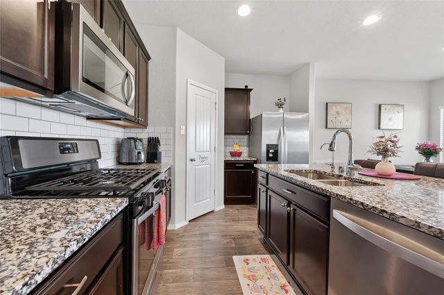 723 Acacia Park Lane, Rosharon, TX 77583