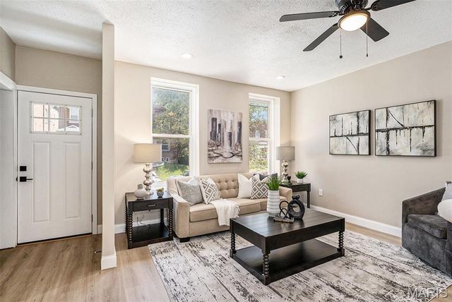 3467 Giles Avenue, St Louis, MO 63116