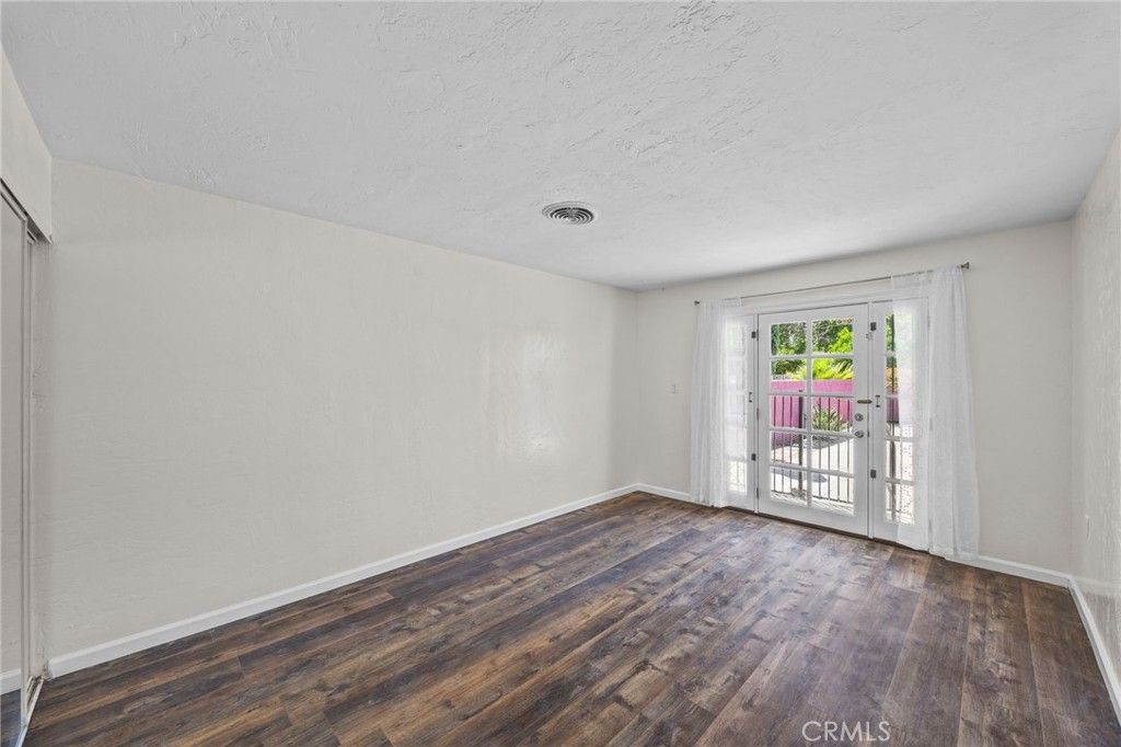 Image 12 of property listing at 2932 Genevieve, San Bernardino, CA 92405