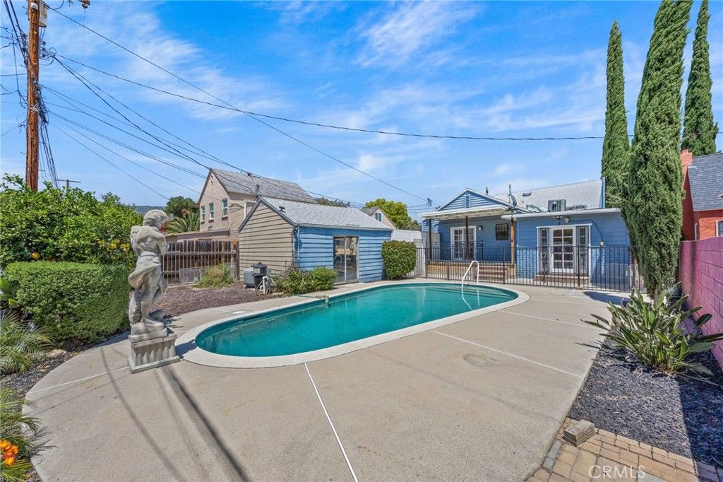 Image 18 of property listing at 2932 Genevieve, San Bernardino, CA 92405
