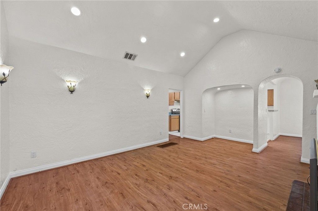 Image 3 of property listing at 2932 Genevieve, San Bernardino, CA 92405