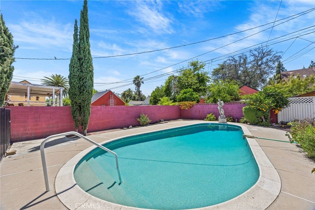 Image 4 of property listing at 2932 Genevieve, San Bernardino, CA 92405