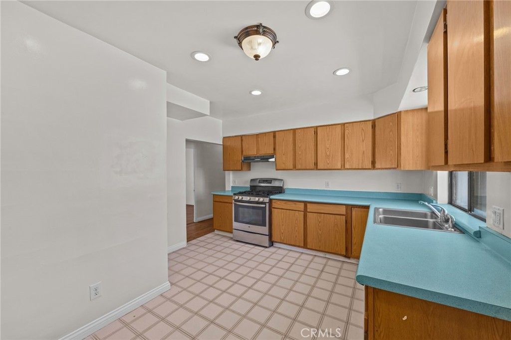 Image 7 of property listing at 2932 Genevieve, San Bernardino, CA 92405