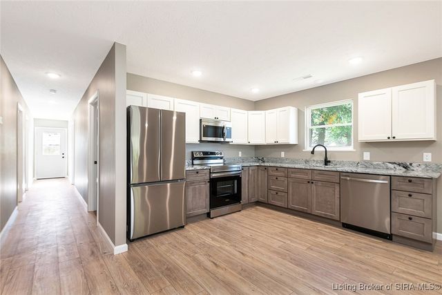 633 W Cherry Street, Scottsburg, IN 47170