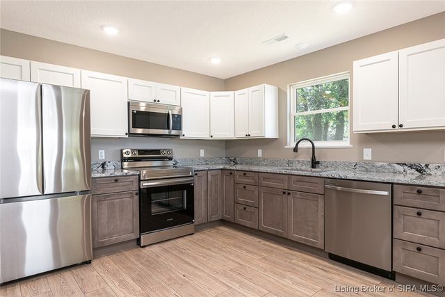 633 W Cherry Street, Scottsburg, IN 47170