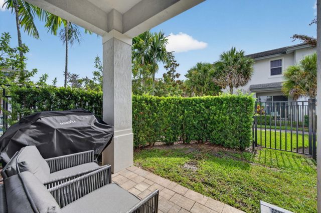 6994 Pines Circle, Coconut Creek, FL 33073