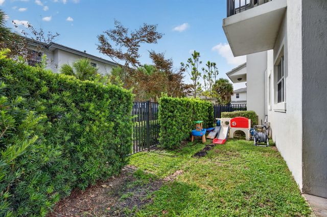 6994 Pines Circle, Coconut Creek, FL 33073