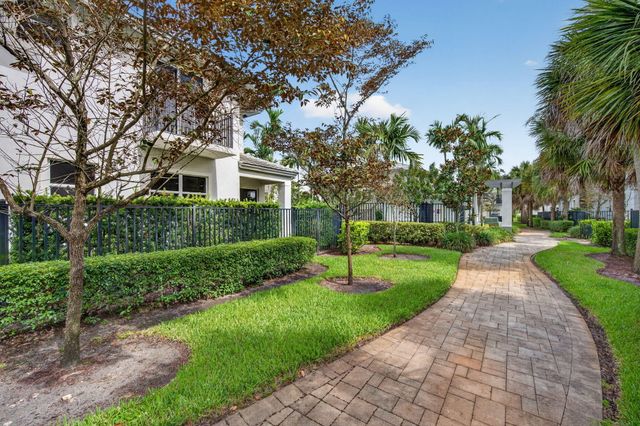 6994 Pines Circle, Coconut Creek, FL 33073