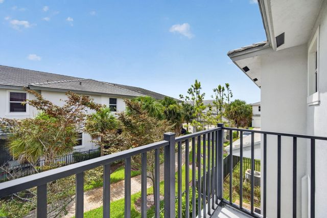 6994 Pines Circle, Coconut Creek, FL 33073