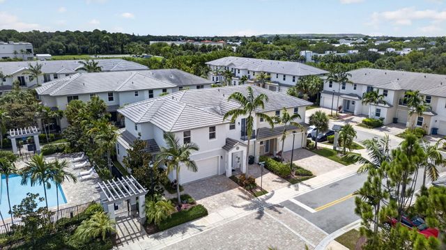 6994 Pines Circle, Coconut Creek, FL 33073