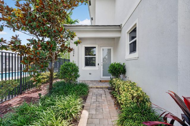 6994 Pines Circle, Coconut Creek, FL 33073