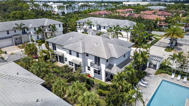 6994 Pines Circle, Coconut Creek, FL 33073