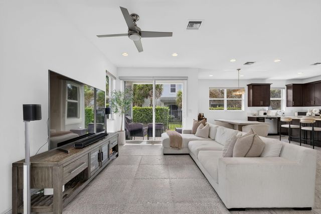 6994 Pines Circle, Coconut Creek, FL 33073