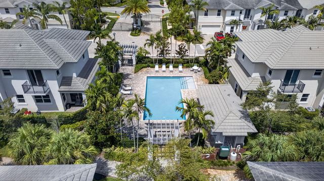 6994 Pines Circle, Coconut Creek, FL 33073