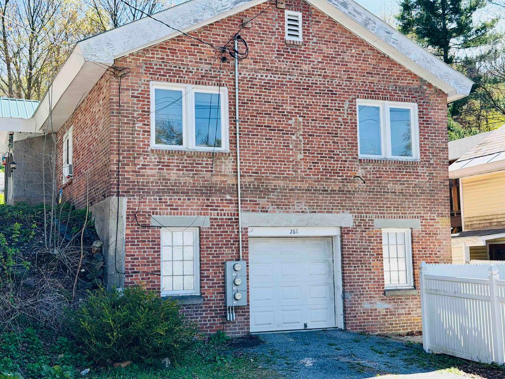 2 Hamlin Avenue, Bennington, VT 05201