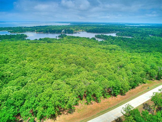 8 Patriot Pointe, Eufaula, OK 74432