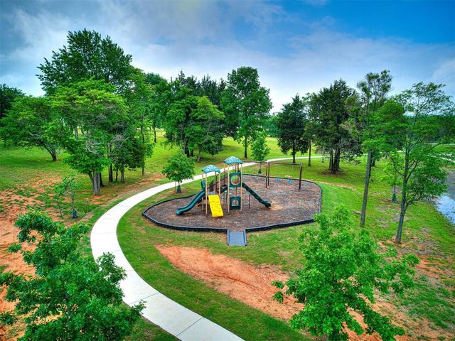 8 Patriot Pointe, Eufaula, OK 74432