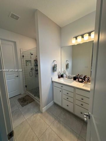 8352 NW 7th Pl, Plantation, FL 33324