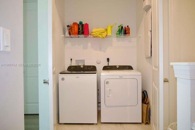 8352 NW 7th Pl, Plantation, FL 33324