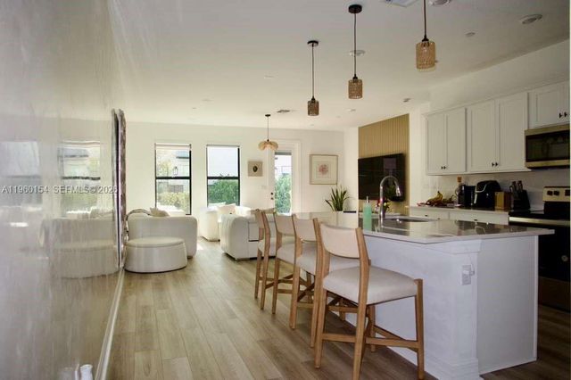 8352 NW 7th Pl, Plantation, FL 33324