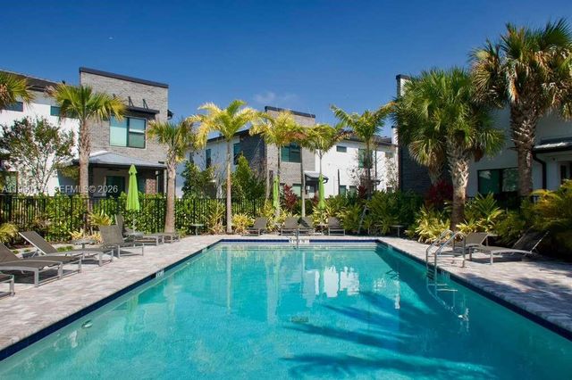 8352 NW 7th Pl, Plantation, FL 33324