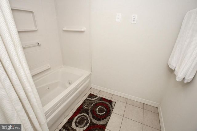 8401 BEECH TREE RD, Bethesda, MD 20817