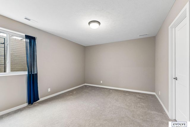 18472 Chutney Drive, Omaha, NE 68136