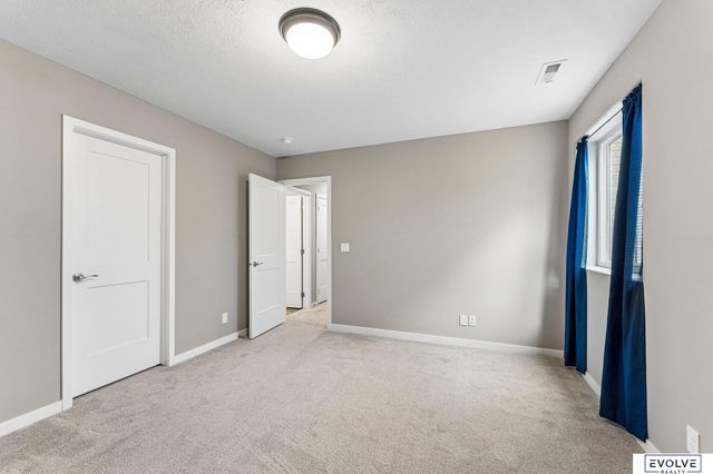 18472 Chutney Drive, Omaha, NE 68136